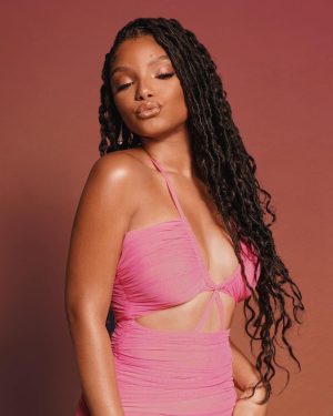 Halle Bailey Instagram - it’s myyy birthdayyyy 💗♈🔥