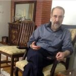 Hamid Farrokhnejad Instagram - آقای خاتمی یه زمانی من و خیلی از ادمهای به تنگ اومده از دیکتاتوری حاکم بر ایران ،آویزون تفکر و شعار های شما و اصلاح طلبان شدیم بلکم بتونیم گذر کنیم از این حکومت زورگوی تک صدا، اونقدی که مردم پشت شما بودن ،شما پشتشون نبودی ، هرچند که دیگه الان از شما هم قطع امید کردن و گذر کردن و فهمیدن امید بستن به شما ، امید بستن به باده ، دلم نمیخواست اینجوری بگم ولی میگم خیلی به شما و تعادل در رفتارتون اعتقاد داشتم ولی الان احساس میکنم این دیگه اسمش تعادل نیست ، “وسط بازیه “،چطور اینهمه ظلم و اعدام و شکنجه جوونهای این مملکت رو‌میبینین و اینقد منفعل عمل میکنین ؟ یه چیز خنده دار شنیدم ازتون ، گفتن نامه نوشتید به مقام معظم رهبری ! خسته نباشید آقای خاتمی.