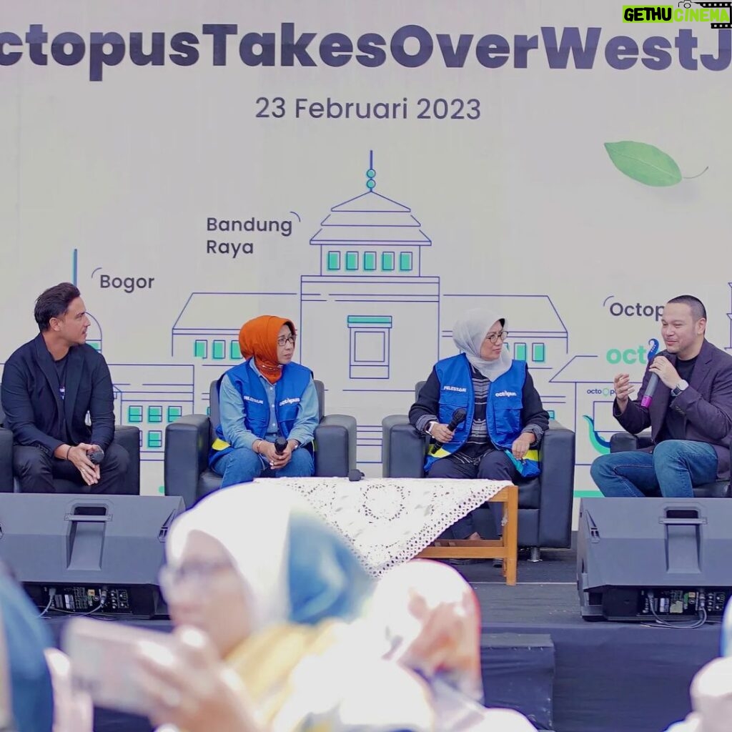 Hamish Daud Instagram - Thank you Bandung for your energy and endless support towards OCTOPUS. At the Bandung landmark building - Gedung Sate supported by @dlh_jabar @humas_jabar @asistenpemkesrajabar we announced our expansion plans for 2023. Thank you to everyone involved who helped make this event possible & to team OCTOPUS for all your hard work. @octopus.ina #solusidaurulangmu #ANewHabit Gedung Sate Kota Bandung