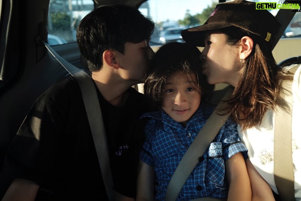 Han Ji-min Instagram - . 따뜻한 설날 되세요~☺️ #nephews 🩵