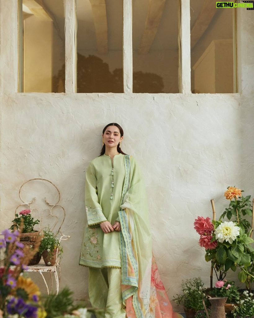 Hania Aamir Instagram - Coco Lawn Unstitched 2024 Pre-booking is live on our official website.