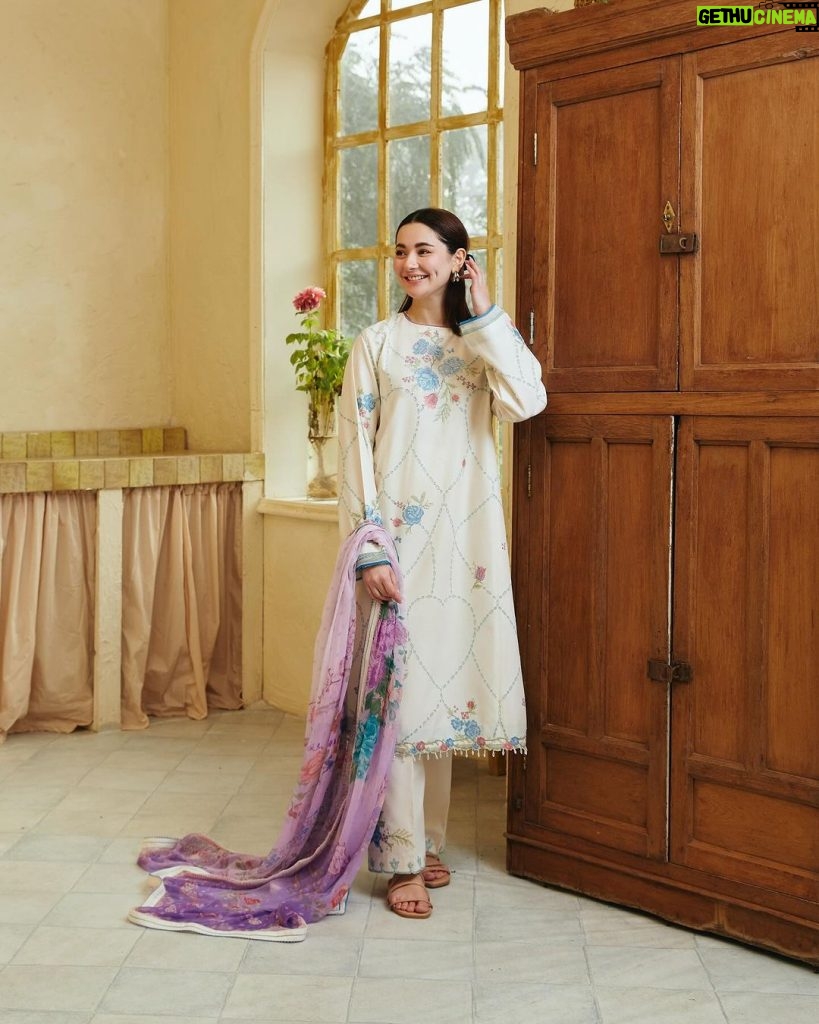 Hania Aamir Instagram - Coco Lawn Unstitched 2024 Pre-booking is live on our official website.