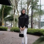 Hannah Delisha Instagram - everyday is sweatshirt season🖤