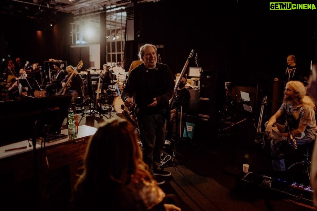 Hans Zimmer Instagram - The #HansZimmerLive band is BACK and preparing for our European tour! 🎸🥁🎷If you don’t have tickets yet, head to hanszimmerlive.com to see what dates are available.