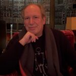 Hans Zimmer Instagram - Wishing you all the happiest of holidays! I’m looking forward to seeing you in the new year when the @HansZimmerLive band comes to Europe. 🎉