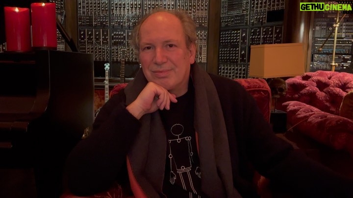 Hans Zimmer Instagram - Wishing you all the happiest of holidays! I’m looking forward to seeing you in the new year when the @HansZimmerLive band comes to Europe. 🎉