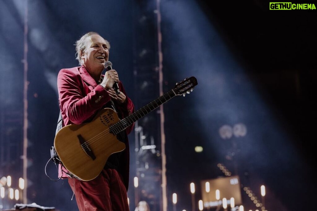 Hans Zimmer Instagram - There's no greater joy than jamming with the #HansZimmerLive band. 🎸😀 It's been such a thrill to be back on stage experiencing the magic of music with all of you again. Dublin, we'll see you tonight!