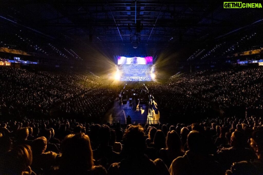 Hans Zimmer Instagram - 858 days ago we told you we were going on tour. Now, after all this time we are finally here. Thank you Hamburg, now it’s on to Europe! #HansZimmerLive 📸 @frank_embacher_photo Barclays Arena