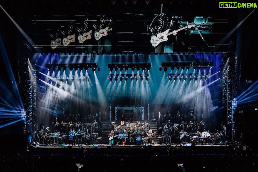 Hans Zimmer Instagram - 858 days ago we told you we were going on tour. Now, after all this time we are finally here. Thank you Hamburg, now it’s on to Europe! #HansZimmerLive 📸 @frank_embacher_photo Barclays Arena