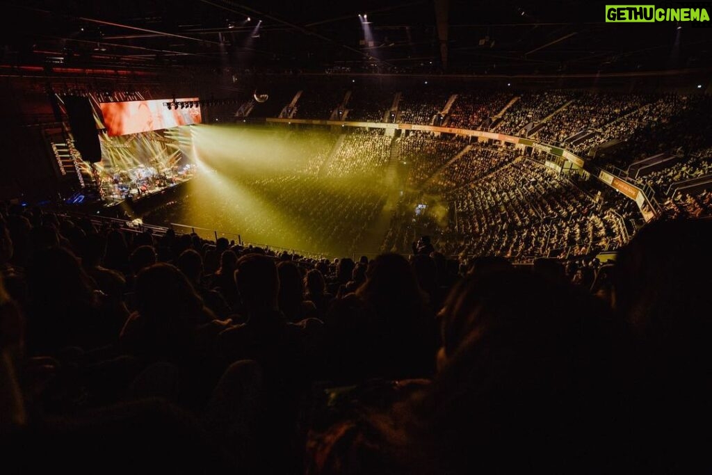 Hans Zimmer Instagram - Thank you Oberhausen, what a way to start our European tour! Limited remaining tickets can be found at hanszimmerlive.com #HansZimmerLive 📸 @frank_embacher_photo Rudolf Weber-ARENA