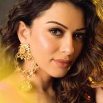Hansika Motwani Instagram - 🌷 • • • Styled by: @niru05_raghupathy Saree:@surmaye_ Earings:@qisbyashmeet @ascend.rohank Bangle:@minerali_store Photography:@prachuprashanth Hmu: @rupeshryadav @rachaelstylesmith Styling team: @ipshitaa.arora @saigopalchikkala_cine_costumer @rekha1210 #guardian #promotions