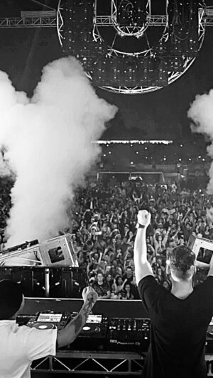 Hardwell Thumbnail - 15.4K Likes - Top Liked Instagram Posts and Photos