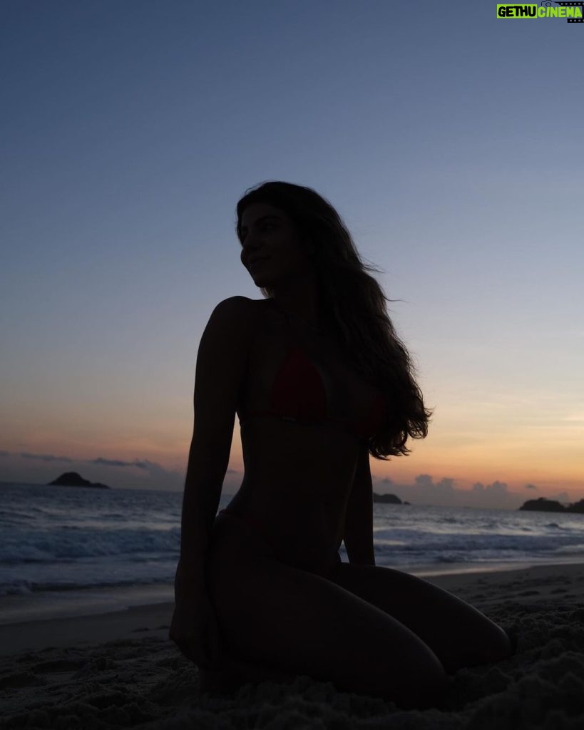 Hariany Almeida Instagram - Entre ondas e brisas cariocas ☀️ Rio de Janeiro, Rio de Janeiro