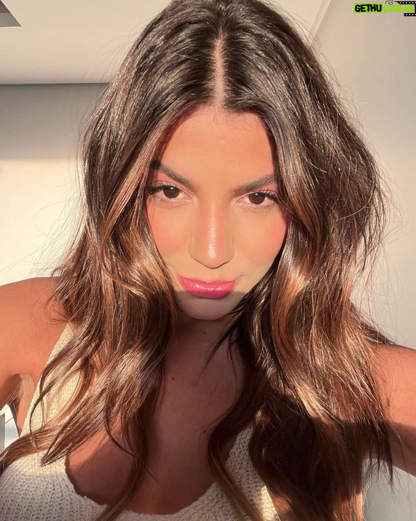 Hariany Almeida Instagram - Selfie para dar um respiro aqui no feed e pq vcs estão elogiando muito esse cabelinho ❤️