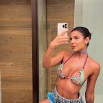 Hariany Almeida Instagram - Me arrumando para a festa do gelo, atrasadinha novamente, mas sem gravar nunca 😹😹😹 comentem se gostaram do look como eu montei 😻 João Pessoa, Paraíba, Brazil