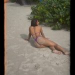 Hariany Almeida Instagram - Um pouco do meu dia de hoje fotografando a próxima coleção de Marquinha da Hari que tá a coisa mais lindaa, ansiosa pra mostrar tudo pra vocês! 👙💜 São Sebastião Litoral Norte