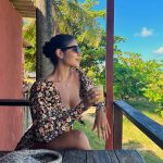 Hariany Almeida Instagram - Esse carrossel é um reflexo da minha busca de conexão interior. Entre cores, sorrisos e pequenos momentos, descubro a beleza de estar mais sintonizada comigo mesma. Cada foto é um capítulo, uma expressão autêntica do meu caminho de autodescoberta. 🧡 João Pessoa, Brazil