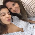 Hariany Almeida Instagram - Meus grudesss, passei por uma cirurgia para retirar as amígdalas, carne esponjosa e corrigir o desvio de septo. Estou me recuperando bem e em breve vou contar mais sobre todo o processo, tá??? Também quero agradecer por todas as mensagens carinhosas que vocês estão me mandando 🌻❤️ ahhh, eu contei mais sobre a cirurgia no meu canal do youtube, assistam lá! E eu quero saber se alguém aqui já operou disso, como foi a recuperação?? Me contem tudo! São Paulo, Brazil