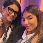 Hariany Almeida Instagram - 02/03/2024 o dia que eu conclui os 3 dias de imersão para marca própria. Eu iniciei o meu mês com o pé direito e não consigo mensurar o tamanho da minha felicidade de ter me permitido viver o que vivi nesses últimos 3 dias, só quem tem TDHA sabe o quanto é difícil começar projetos e concluir. Por várias vezes, eu sonhei, me dediquei e desisti no meio do caminho mas dessa vez está sendo diferente… e com essa experiência, eu aprendi muito, culturas diferentes, fiz conexões com várias pessoas que estão no mercado há tantos anos e estavam ali como eu, buscando aprender ainda mais. Nessa experiência eu pude entender e conter a minha ansiedade porque todo processo é demorado e entenda que se você quer fazer algo bem feito, são muitos detalhes a serem alinhados. Minha jornada como empreendedora já existe porque sou dona da minha própria carreira mas agora essa parte em mim está se aflorando cada vez mais na construção da MINHA PRÓPRIA MARCA, quem me acompanha aqui sabe que não é de hoje que estou em fase de construção desse sonho, está demorando mas é porque é meu GRANDE SONHO e quero que saia tudo do jeitinho que sempre sonhei… estou me doando e mergulhando de cabeça nesse projeto para que eu consiga entregar o de melhor pra vocês porque vocês fazem parte da minha história e merecem o melhor também. A minha marca já existe, só ainda não foi lançada mas essa marca não é só minha, ela é NOSSA!!! E todo o processo está sendo com MUITO AMOR, a cultura que adoto para todos meus projetos é de muito amor, criatividade e inovação e assim está sendo esse meu projeto, meu coração está quentinho, vocês não perdem por esperar 😻😻😻 e quando alguém dizer para você que você não é capaz, não acredite pois a única pessoa que tem que dizer sobre a seu respeito é você mesmo. Você é a pessoa responsável por tracar o seu destino porque a vida é feita de escolhas, então escolha dar o primeiro passo e veja o que acontece! A vida nos surpreende ❤️ muito feliz e grata pelo aprendizado. @imersaomarcapropria