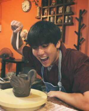 Harit Cheewagaroon Instagram - มาปั้นเซรามิกหนึ่งวัน ไอเราก็เก่งซะด้วยสิ ดูเต็มๆในยูทูปนะจ้ะ