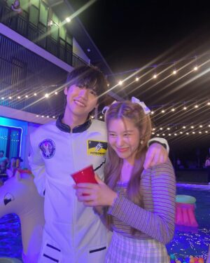Harit Cheewagaroon Instagram - โอกาส..เรื่องนี้มีหลายโอกาสที่ได้ลองในสิ่งที่ไม่เคยทำ ขอบคุณ2ผกก.สุดหล่อที่เลือกผมไปเล่น @jojo_tichakorn @ninewpinya ขอบคุณ @backaof ที่หยิบยื่นสิ่งที่อยากทำมาตลอดคือการร้องเพลงประกอบ จนออกมาเป็นsafe zone ให้ทุกคนได้ฟังกัน ขอบคุณพาทเนอร์ @ciizezphr ดีใจที่ได้เล่นกับน้องและขอบคุณที่ไว้ใจกัน เก่งมากไลก้า ขอบคุณเพื่อนๆนักแสดงทีมงานทุกคนแต่ละคู่ก็คือไปสุดกันมากสำหรับเรื่องนี้ ขอบคุณคนดูที่ติดตามกันมาจนจบ หวังว่าจะได้อะไรจากเรื่องนี้ไม่มากก็น้อย เอาไปปรับใช้ตามกันไปอย่างเหมาะสมนะจ๊ะ บ้ายบายนะจ้ะไอซีอิ๊ว🤛🏻👏🏻🎉 ปล.ใครอยากเปิดโลกไปกับเรามีย้อนหลังทางviu กับThe warp effect💋