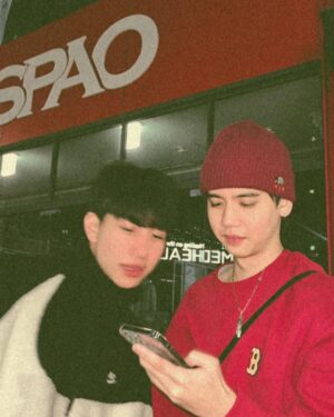 Harit Cheewagaroon Instagram - รู้ตัวอีกทีก็ไม่มีรูปด้วยกันซะและ แฮปๆนะจ้ะย้อนหารูปมาแล้วเจอคลิปนี้ ถือเปนของขวัญ