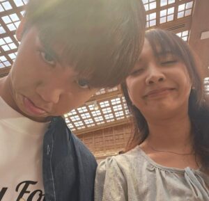 Harit Cheewagaroon Instagram - ถ้ารูปดีๆมันมีเยอะแล้ว…โจทย์เลยออกมาเป็นหน้า+ท่าที่น่าเกลียดที่สุด และนี่คือคำตอบ เบิ้ดเดย์เพื่อนรัก🎁