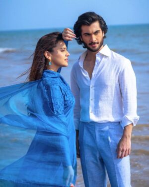 Haroon Kadwani Instagram - Creating magic, one frame at a time! 💫
Take a glimpse into the behind-the-scenes world of 'Mulaqatein' - from Jhoom, starring Haroon Kadwani and Zara Noor Abbas.🎶🎥 
Which shot is your most favourite? 😍

@abdullah.kadwani @asadaqureshi @harpalgeotv @7thskyentertainment @hashimnadeem.official @ali.faizan.338 @haroonkadwani @zaranoorabbas.official 
@schumaila.rehmat.hussain

#Jhoom #GeoEntertainment #7thSkyEntertainment #AbdullahKadwani #AsadQureshi #HashimNadeemKhan #AliFaizan #HaroonKadwani #ZaraNoorAbbas #SchumailaRehmatHussain