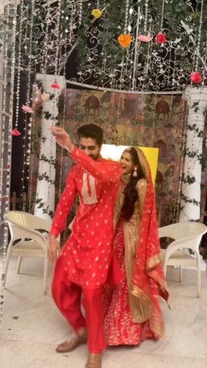 Harshad Chopda Instagram - Happy birthday to my Genext friend…. Chhota sa insaan with badee badee aankhein…. 

Everyday is special but birthdays are more , that day is when you’re reminded , some years back on this day , a life blossomed that would spread happiness and beauty in your life and millions of others. Thank you for being a true friend as life without friends  is like a tree without blossoms. It’s been roughly a year since I have known you and I’m thankful to you  for many things , but most of all for being the person that you are. You give your all when it comes to both work and relations. I’ve never seen you fret (even when I do) always spreading joy. When nothing stays the same, let nothing change you , grow blossom be the sunflower 🌻 ( your favourite flower)……

P.s- utilising your birthday for personal goals 🤓