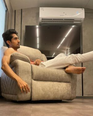 Harshad Chopda Instagram - Why do I feel like a fool 🤷🏻‍♂️🤷🏻‍♂️🤷🏻‍♂️

Happy fools day !

P.s- one fool makes many 😎