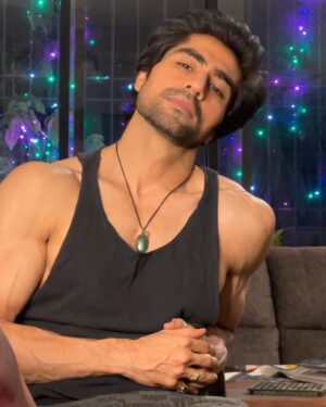 Harshad Chopda Instagram - Every holi we are  supposed to let go off things which are not good for us. 
This holi I’m letting go off…

Sharam 😂😂😂

P.s - happy holi