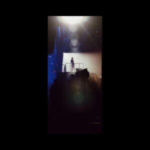 Haruma Miura Instagram - NYで観た @dearevanhansen の楽曲　#wavingthroughawindow  を歌えたのはとても嬉しかったです。ミュージカルではなくコンサートの中でこの楽曲を演じるのは難しかったですが、とても高揚感をくれるナンバーです。オリジナルキャストの @bensplatt のwaving through a window 最高なので聞いてみてください😎

今回歌稽古から楽屋裏まで@kai_hasegawa_the_soulmatics 長谷川開さんに歌唱面みてもらいました。
キンキーブーツ初演から教えてもらっていますが、開さんから貰った、『この３年間歌に向き合った時間を誇ってあげてください』という言葉に開演前、どれだけ勇気付けられたか…本当にありがとうございました。🐎
————————————————————————Photo by 開さん　あげいん。