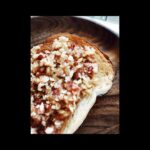 Haruma Miura Instagram - いつかの朝食🍎🍞🍯 りんごはオーブンで温めると カリウム… ビタミンE… 食物繊維… の栄養素がともに倍に膨れ上がるとか 肌の再生機能やお通じの助けに一役かってくれるかも👍 カットしたりんごを200度のオーブンで15分温め、テクスチャーが損なわれない程度にミキサーにかける　キッチンペーパーで水気を搾って、パンに乗せ蜂蜜をかけて出来上がり。⚠️これはスピード勝負でした。熱々のトーストにまだ熱が冷めきらないりんごを乗せて頂くのがベスト！ 💥 #おうちごはんlover #おうち時間 #おうちごはん