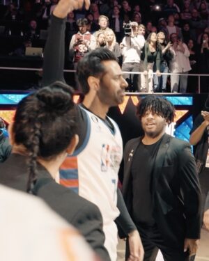 Hasan Minhaj Instagram - 0 points, ♾️ memories. thx for having me @nba 🙌🏾
