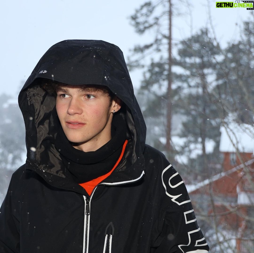 hayden-summerall-instagram-snowboarding-is-honestly-one-of-the-most