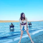 Hazal Kaya Instagram - Tam gülüyodum doğru dur dediler 🤷‍♀️ ☀️ 📸 @jiyankizilboga