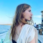 Hazal Kaya Instagram - Tam gülüyodum doğru dur dediler 🤷‍♀️ ☀️ 📸 @jiyankizilboga