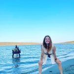 Hazal Kaya Instagram - Tam gülüyodum doğru dur dediler 🤷‍♀️ ☀️ 📸 @jiyankizilboga