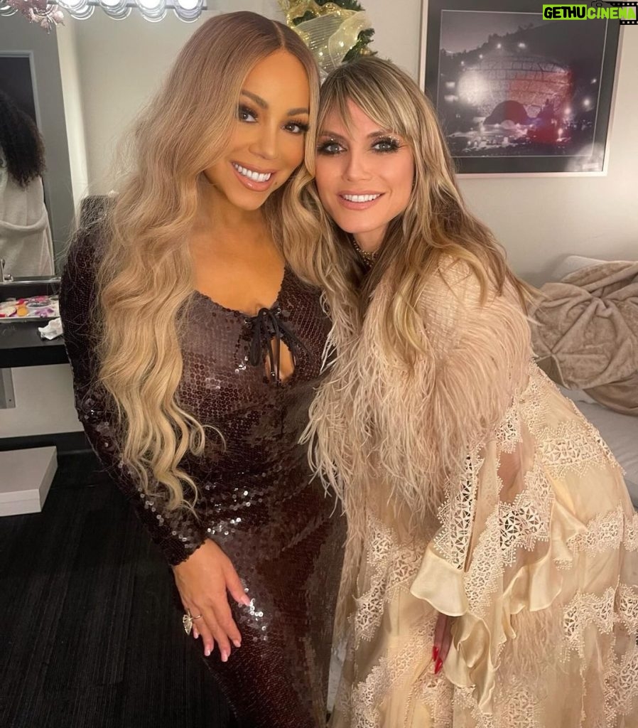 Heidi Klum Instagram - Magical Night with the one and only Queen of Christmas @mariahcarey 👑🎄❄️☃️🕯️❤️ Everyone on there feet singing and full of joy . Thank you for making beautiful memories with all of us. I love you ❤️