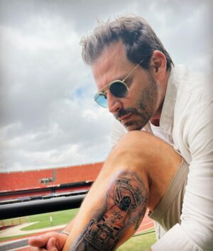 Henri Castelli Instagram - É chato chegar a um objetivo num instante
Eu quero viver nessa metamorfose ambulante
Do que ter aquela velha opinião formada sobre tudo
Do que ter aquela velha opinião formada sobre tudo
-

Se hoje eu sou estrela amanhã já se apagou
Se hoje eu te odeio amanhã lhe tenho amor
Lhe tenho amor
Lhe tenho horror
Lhe faço amor
Eu sou um ator! 🎭 ❤️ 🎭 🎭🎭🙏🏻🙏🏻 ATOR!