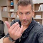 Henri Castelli Instagram - “Estar aqui em Nova York nessa correria entre trabalhos e cursos me fez conhecer amigos incríveis na Clínica @livinzmedspa . Obrigado pela recepção calorosa e pelo carinho 🙏 @fernandooliveira_ny @erikaangelino