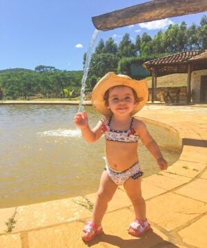 Henri Castelli Instagram - O pai é o primeiro amor de uma filha e o primeiro herói de
um filho. Dia mais importante pra mim está chegando!! #diadospais❤️