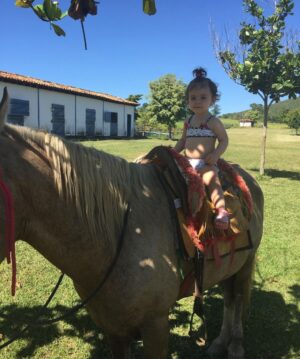 Henri Castelli Instagram - O pai é o primeiro amor de uma filha e o primeiro herói de
um filho. Dia mais importante pra mim está chegando!! #diadospais❤️