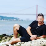 Henri Castelli Instagram - Entrevista muito especial pra @revistanovagente com @danibassit em Portugal! - Contando um pouco da minha relação com o país!! - Sobre trabalho e relações familiares! A entrevista está disponível na edição deste mês e também no site da revista!! Foto 📸 TITO CALADO