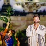 Henri Castelli Instagram - Que a paixão de Cristo esteja sempre esculpida na tua mente e no teu coração! #TEATRO #paixaodecristo #ARTE #ATOR