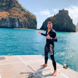 Henri Castelli Instagram - Começou o ano! E começou da melhor maneira possível, indo pro mar, receber a limpeza que Deus nos preparou!! Bora @atlantisdivers