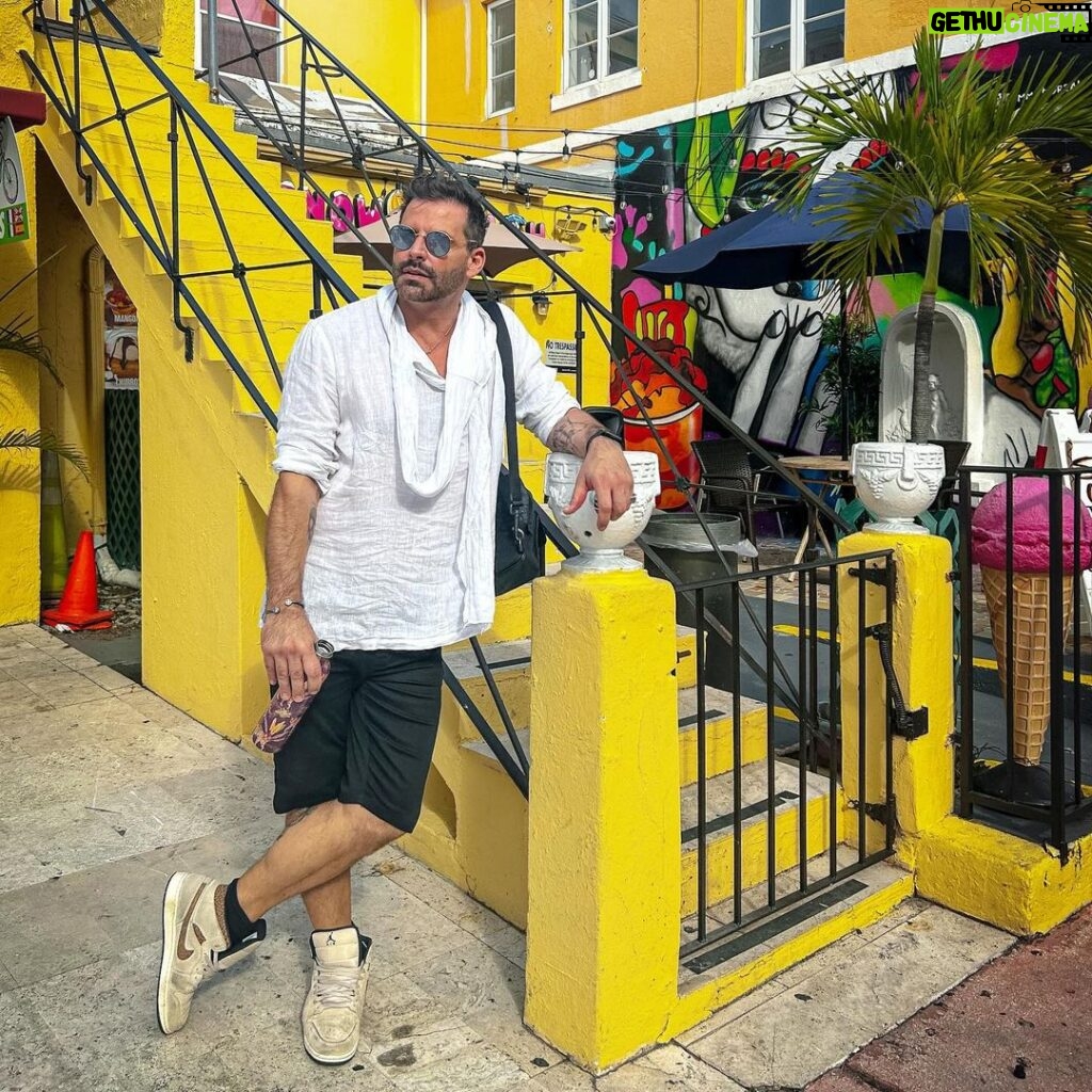 Henri Castelli Instagram - Semana de #artbaselmiami 2023 acabou mas ainda temos lembranças! Boa semana pra todos nós !! Bjos e bençãos Miami Beach, Florida