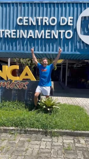 Henri Castelli Instagram - Uma história, 26 anos de @tvglobo e eu nunca me imaginei vivendo esse momento por aqui nesse quadro tão especial que o público ama! Estou muito feliz pelo convite @domingao e @lucianohuck por esse momento mágico na minha carreira, vai ser emocionante, aliás já está sendo lindo!!! #letsdance

Montagem e edição @uliamedia