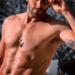 Henri Castelli Instagram - Eu ouvi sexta feira??? Bora ser feliz que o final de semana abençoado tá chegando meus amigos!! Sexta feira tá loading!! Amanhã queria ouvir assim “ Trago sua sexta feira de volta em 4 dias” neh @drderekcamargo hahhahaha Manhattan, New York