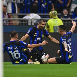Henrikh Mkhitaryan Instagram - Buona giornata, Interisti😜👋🏼💪🏼🖤💙 #derbydellamadonnina #derbymilano #forzainter #inter #micki #mkhitaryan @nicolo_barella @federicodimarco @lautaromartinez @thuram @hakancalhanoglu